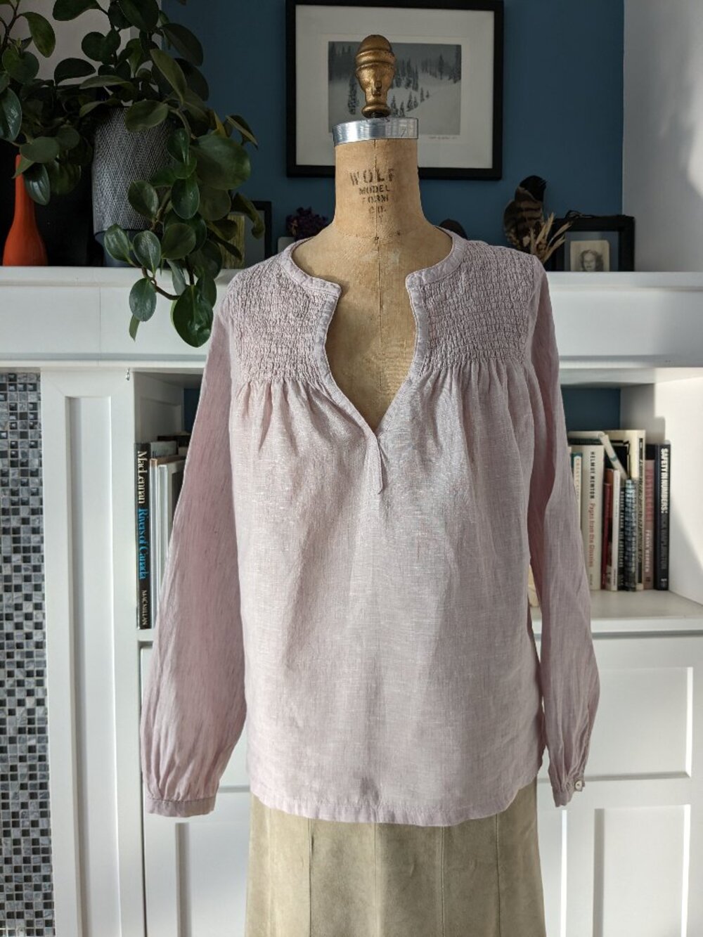 Cynthia Rowley 100% Linen Lavendar Peasant Blouse with shirring detail size smal